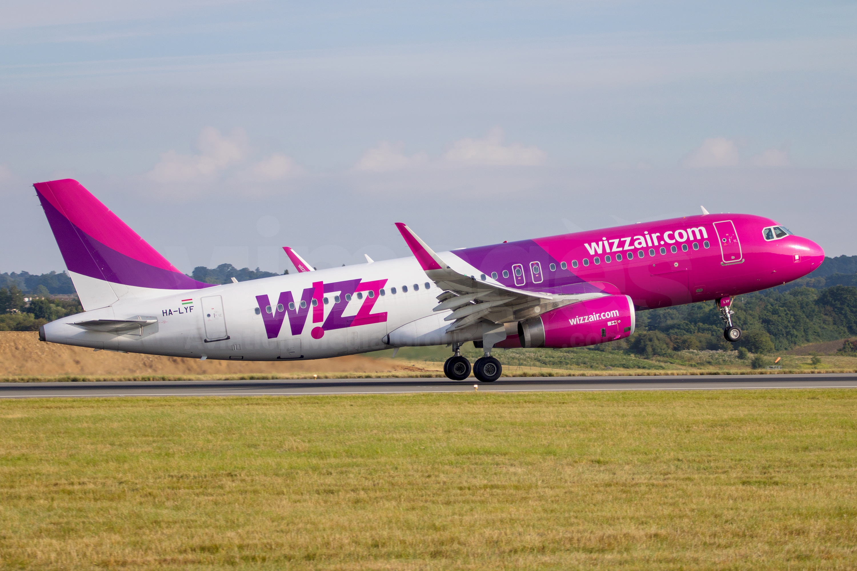 Wizz air авиакомпания сайт. Wizz Air a320. Airbus a320 Wizz Air. Wizz Air Malta Аэробус 320. Airbus a320-232.