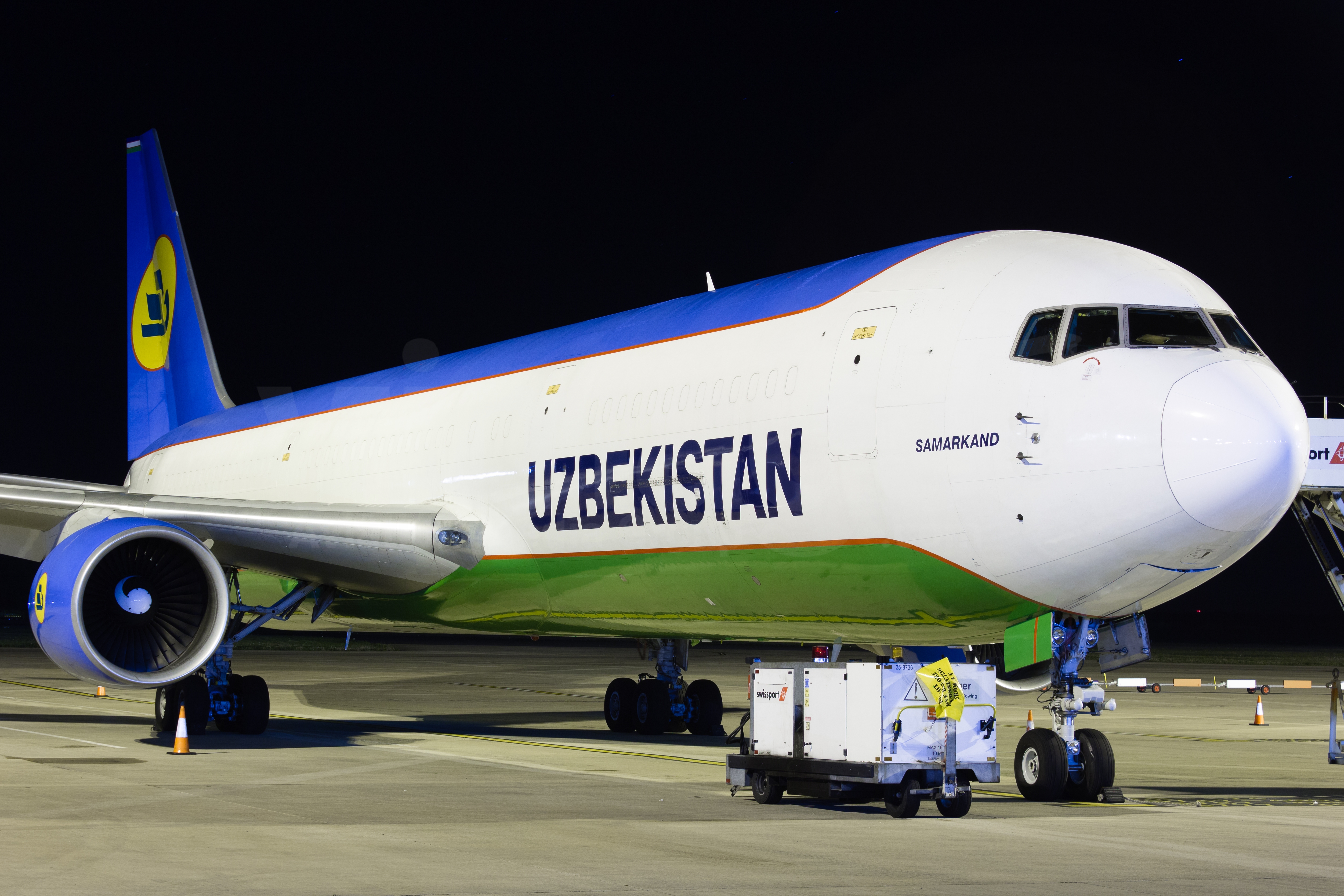 Авиарейсы узбекистана. Боинг 767-300 Uzbekistan Airways. Узбекистан Эйрвейз 767. Узбекистан Аирвейс Боинг. Боинг 767 узбекские авиалинии.