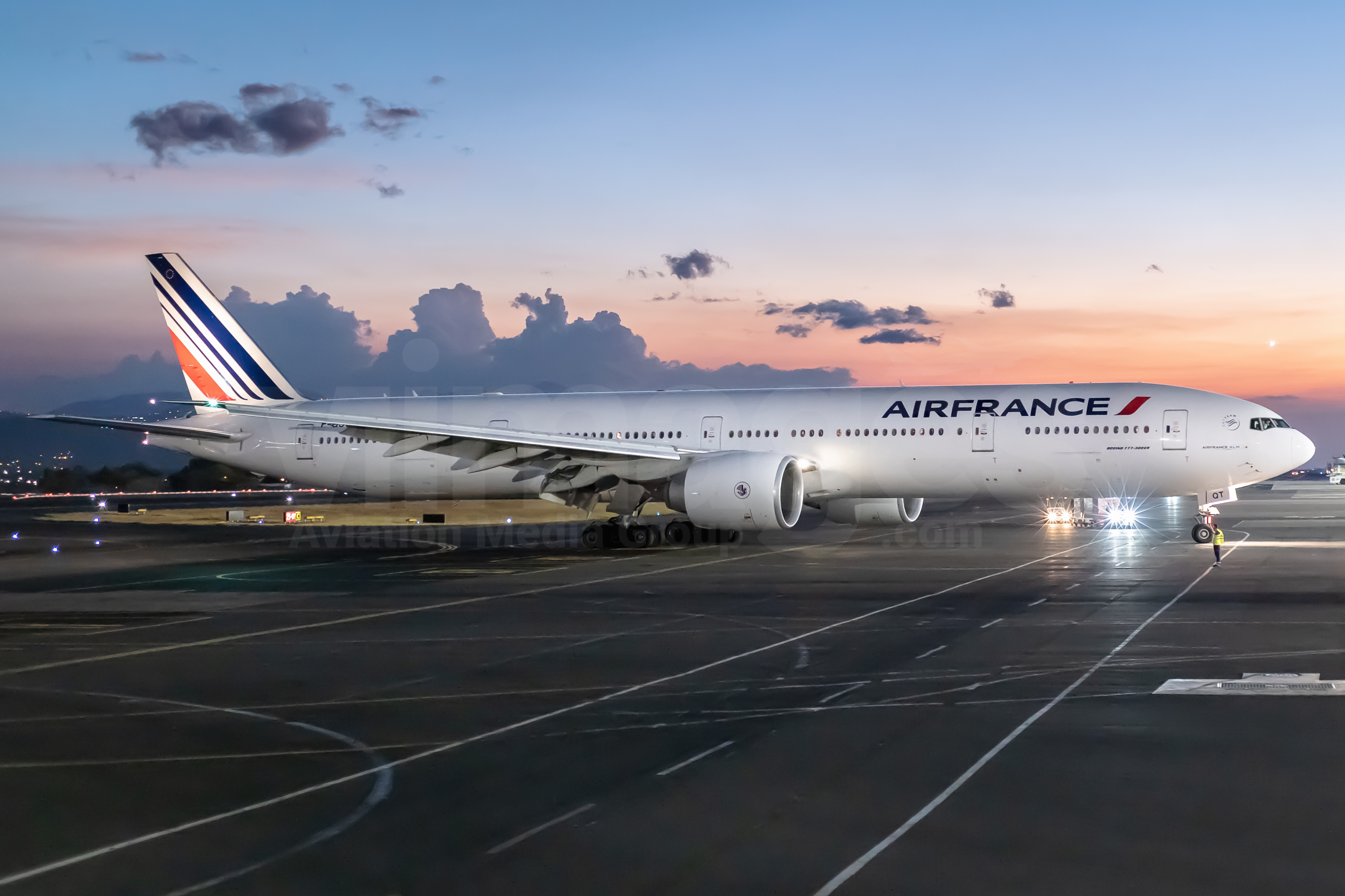 Самолет air. Air France. Air France 777. Эйр Франс самолеты. Аэрофранс авиакомпания.
