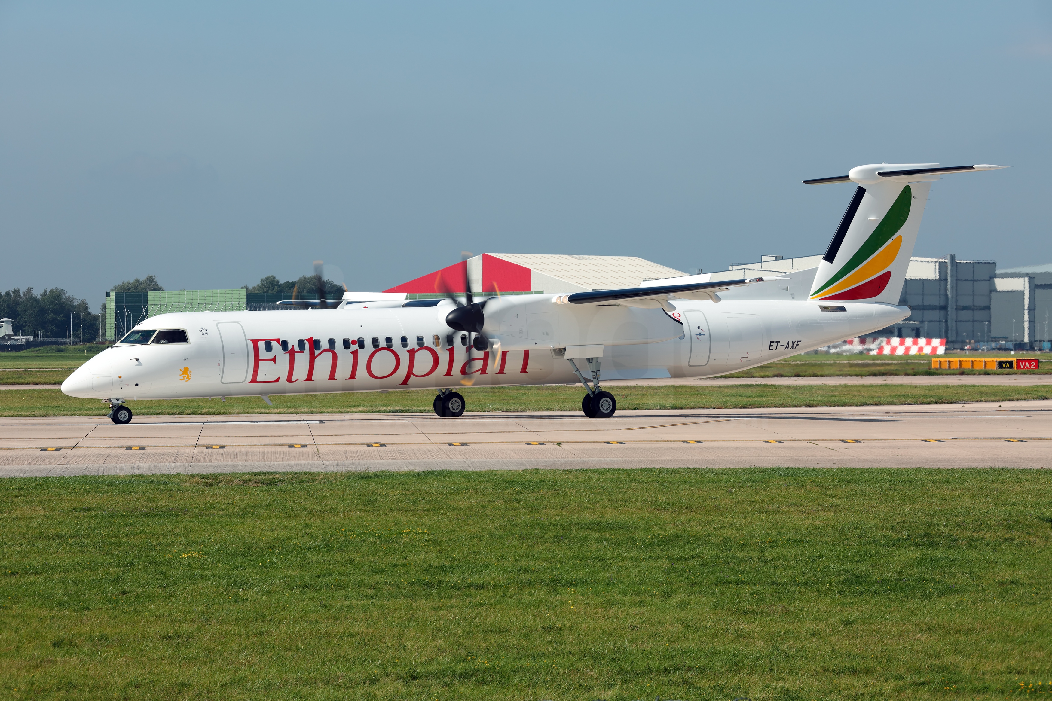 Ethiopian airlines отзывы. Ethiopian Airlines Bombardier DHC-8. Bombardier Dash 8 Ethiopian Airlines. Ethiopian Airlines тренажер q400.