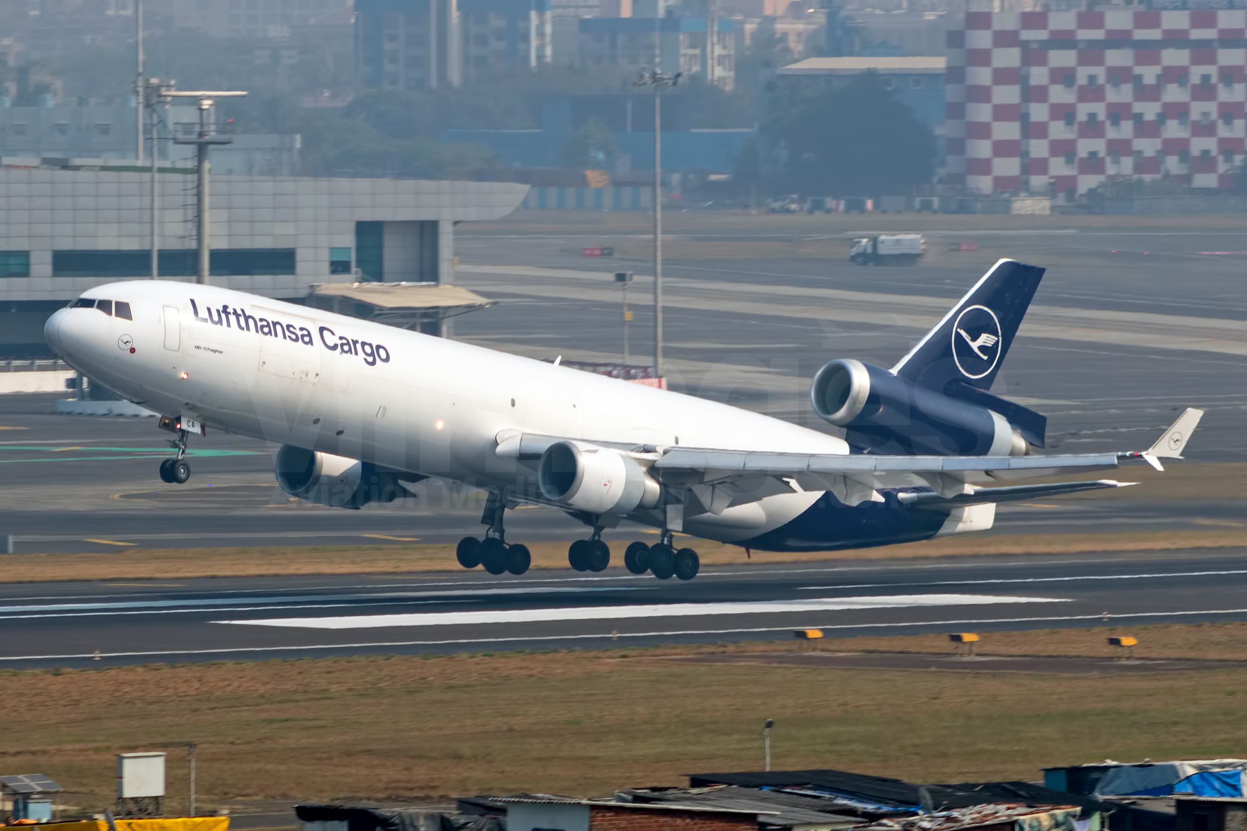 Lufthansa Cargo McDonnell Douglas MD-11F D-ALCA – v1images 
