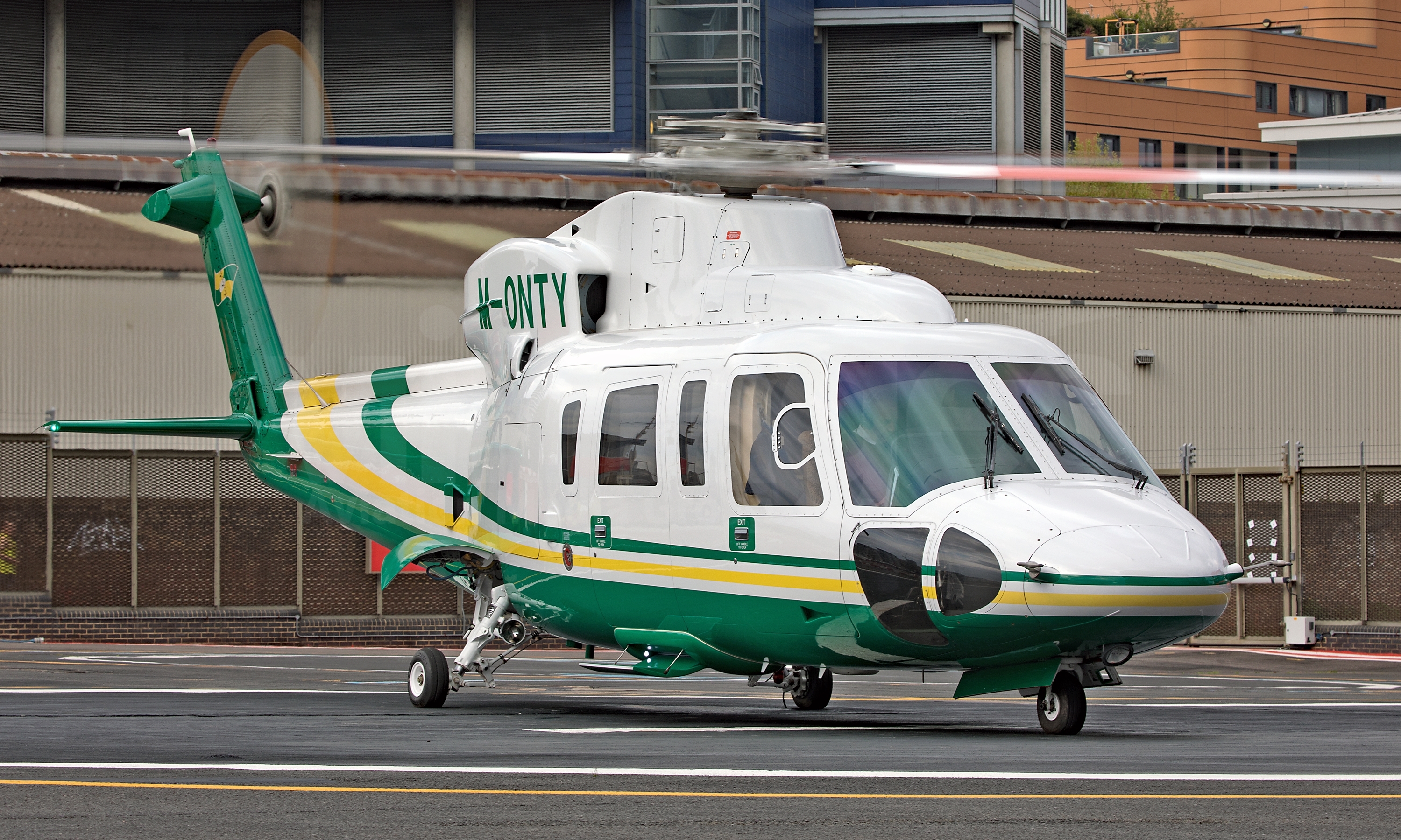 Trustair Ltd Sikorsky S76-C++ M-ONTY – v1images Aviation Media